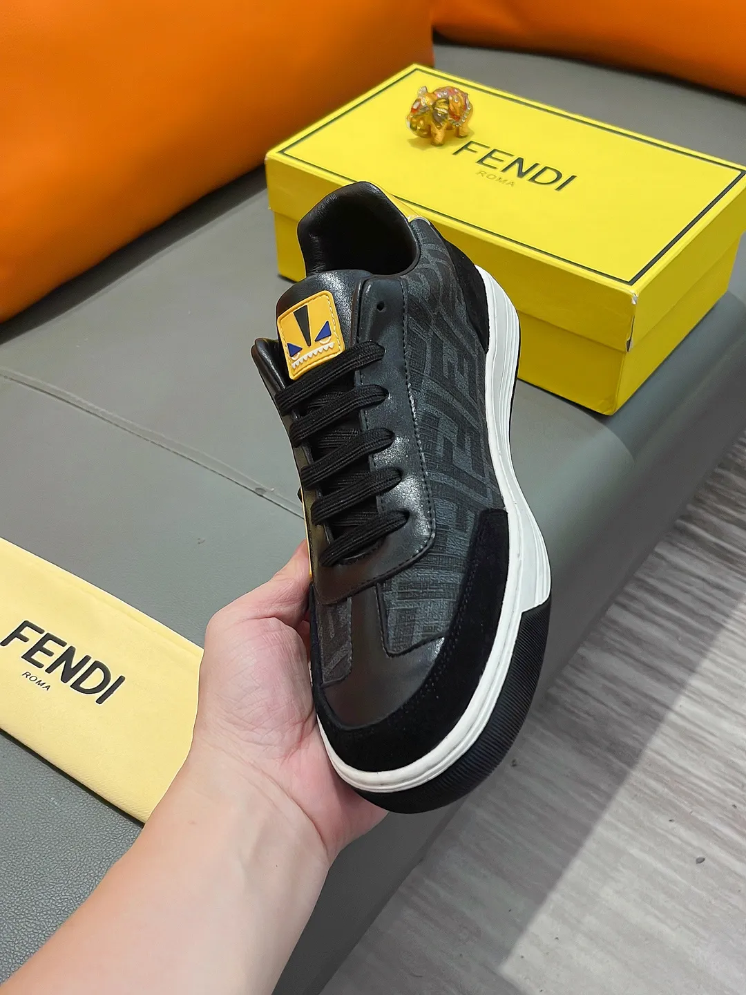 Men's shoes FENDI "Fendi" P400 Regular size: 38-44 (casual shoes) Product materials: Selected cowhide upper, soft sheepskin lining; original outsole.